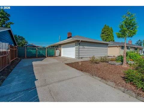 Exterior - 2274 Centennial Blvd, Springfield, OR 97477 photo 2 of 9