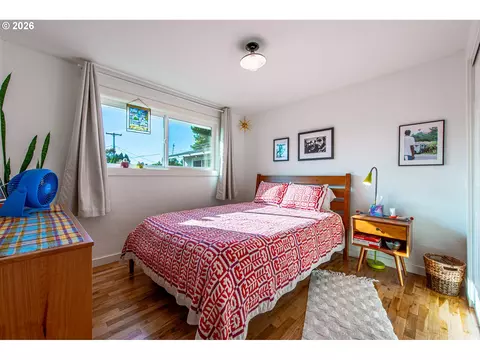 Bedroom - 2274 Centennial Blvd, Springfield, OR 97477 photo 1 of 4