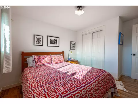 Bedroom - 2274 Centennial Blvd, Springfield, OR 97477 photo 2 of 4