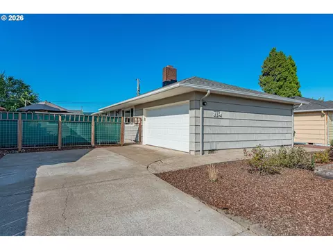 Exterior - 2274 Centennial Blvd, Springfield, OR 97477 photo 3 of 9