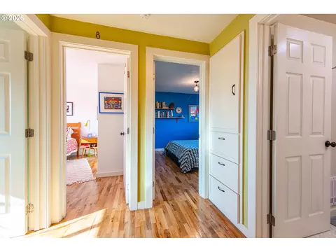 Entry Way - 2274 Centennial Blvd, Springfield, OR 97477 photo 2 of 2