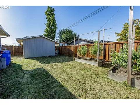 Exterior - 2274 Centennial Blvd, Springfield, OR 97477 photo 8 of 9