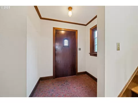 Entry Way - 1230 SE Barnes Rd, Gresham, OR 97080 photo 1 of 2