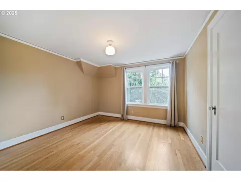 Bedroom - 1230 SE Barnes Rd, Gresham, OR 97080 photo 2 of 4