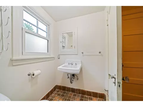 Bath - 1230 SE Barnes Rd, Gresham, OR 97080 photo 1 of 3
