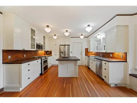 Kitchen - 1230 SE Barnes Rd, Gresham, OR 97080 photo 1 of 5