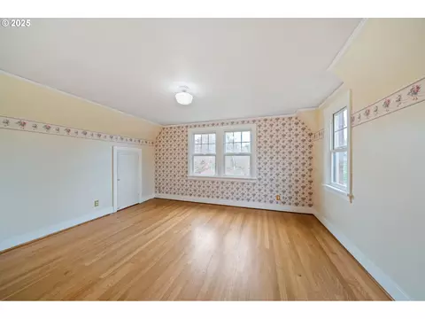 Bedroom - 1230 SE Barnes Rd, Gresham, OR 97080 photo 4 of 4