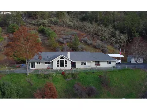 1040 Wards Creek Rd, Rogue River, OR 97537