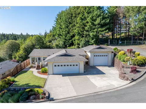 1710 Kristi Loop, Lakeside, OR 97449