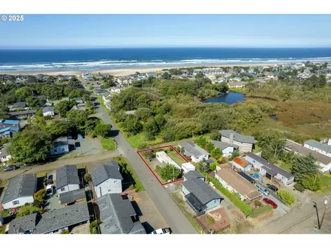 503 S 6th Ave, Rockaway Beach, OR 97136
