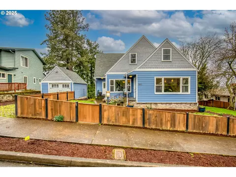 7041 SE Pine St, Portland, OR 97215