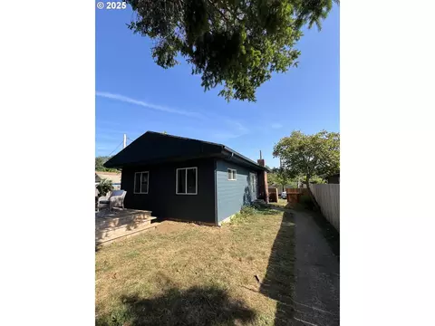 94250 3rd St, Gold Beach, OR 97444