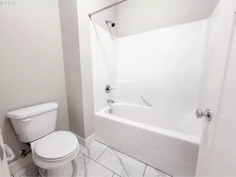Bath - 3746 SW Mckinley St, Gresham, OR 97080 photo 3 of 3