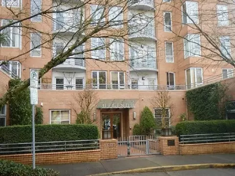 1132 SW 19th Ave #706, Portland, OR 97205