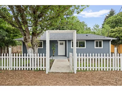 8923 SE Clinton St, Portland, OR 97266