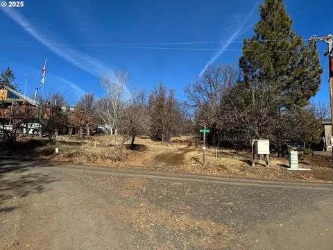 345 Oak Park Dr, Wamic, OR 97063