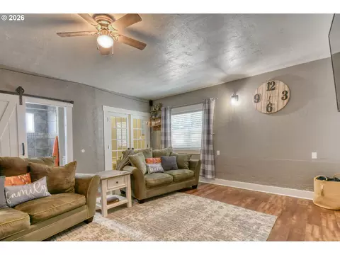 Living - 417 NW 4th St, Pendleton, OR 97801 photo 3 of 3