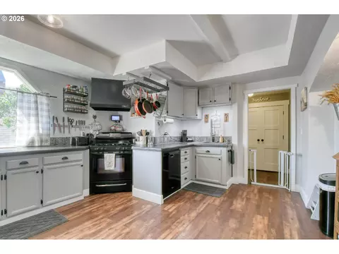 Kitchen - 417 NW 4th St, Pendleton, OR 97801 photo 1 of 6