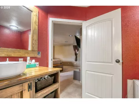 Bath - 417 NW 4th St, Pendleton, OR 97801 photo 2 of 4