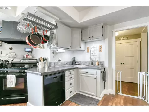 Kitchen - 417 NW 4th St, Pendleton, OR 97801 photo 6 of 6