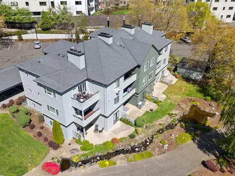 4970 S Landing Dr #202, Portland, OR 97239
