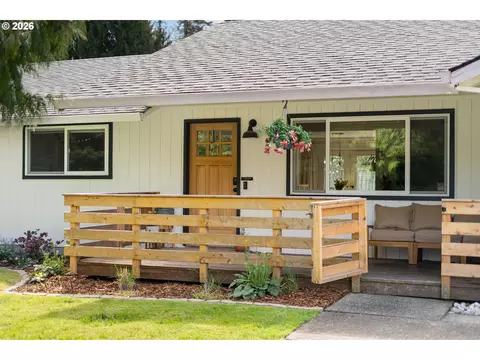 3850 Cedaroak Dr, West Linn, OR 97068