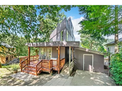 2696 Moon Mountain Dr, Eugene, OR 97403