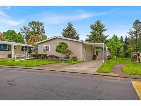 12450 SW Fischer Rd #216, Tigard, OR 97224