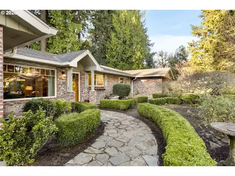 4520 Calaroga Dr, West Linn, OR 97068