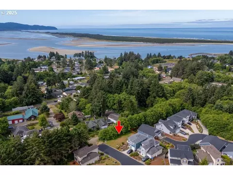 moondancer lane, Tillamook, OR 97141