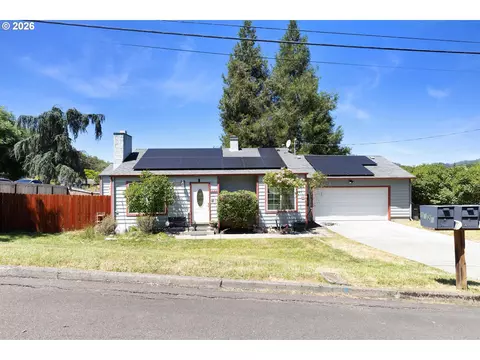 1620 NE Winter St, Roseburg, OR 97470