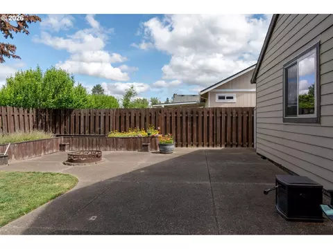 Exterior - 512 Pegasus Ct, Molalla, OR 97038 photo 2 of 6