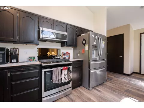 Kitchen - 512 Pegasus Ct, Molalla, OR 97038 photo 1 of 5