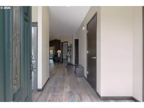 Entry Way - 512 Pegasus Ct, Molalla, OR 97038 photo 1 of 1