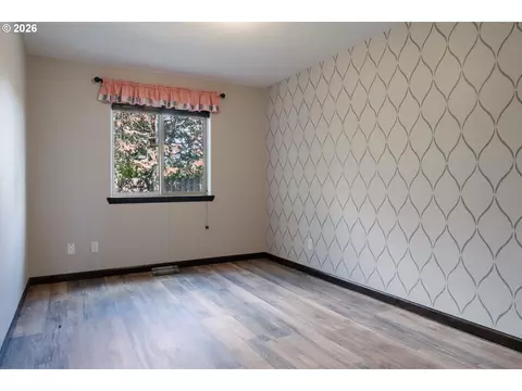Bedroom - 512 Pegasus Ct, Molalla, OR 97038 photo 3 of 4
