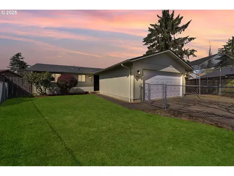 468 55th St, Springfield, OR 97478