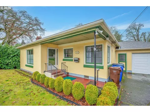 240 W Fairfield St, Gladstone, OR 97027