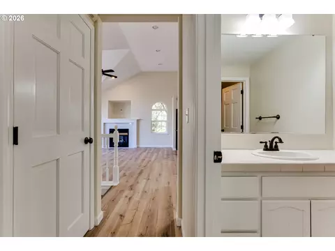 Entry Way - 3417 Videra Dr, Eugene, OR 97405 photo 3 of 4