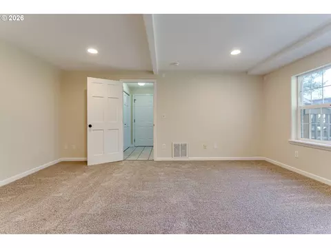 Living - 3417 Videra Dr, Eugene, OR 97405 photo 8 of 8