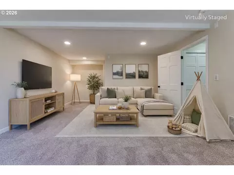 Living - 3417 Videra Dr, Eugene, OR 97405 photo 6 of 8