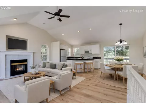 Living - 3417 Videra Dr, Eugene, OR 97405 photo 4 of 8