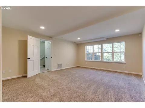 Living - 3417 Videra Dr, Eugene, OR 97405 photo 7 of 8