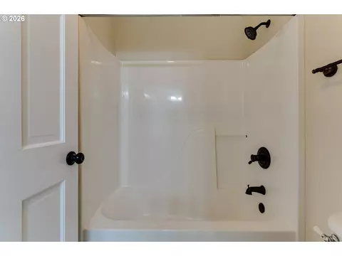 Bath - 3417 Videra Dr, Eugene, OR 97405 photo 1 of 6