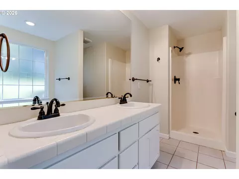 Bath - 3417 Videra Dr, Eugene, OR 97405 photo 3 of 6