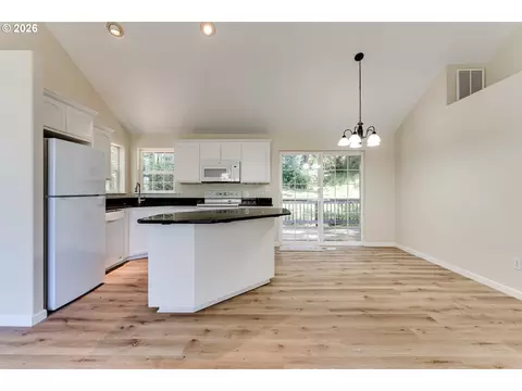 Kitchen - 3417 Videra Dr, Eugene, OR 97405 photo 2 of 4