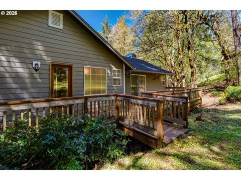 Exterior - 3417 Videra Dr, Eugene, OR 97405 photo 5 of 8