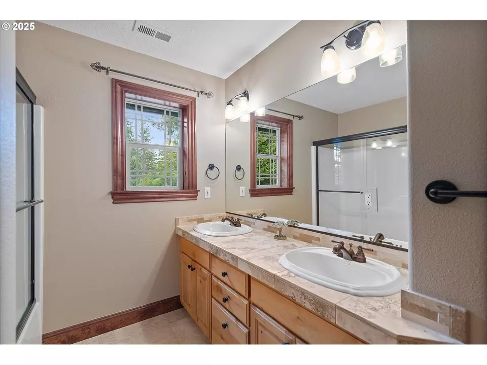 Bath - 1280 NE Regatta St, Lincoln City, OR 97367 photo 5 of 6