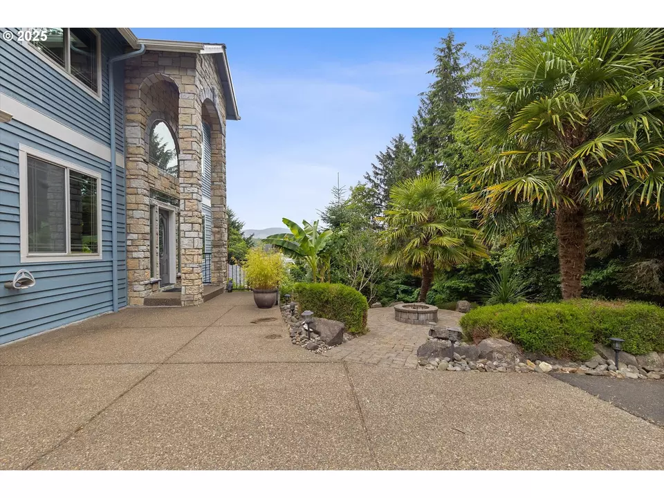 Exterior - 1280 NE Regatta St, Lincoln City, OR 97367 photo 2 of 7