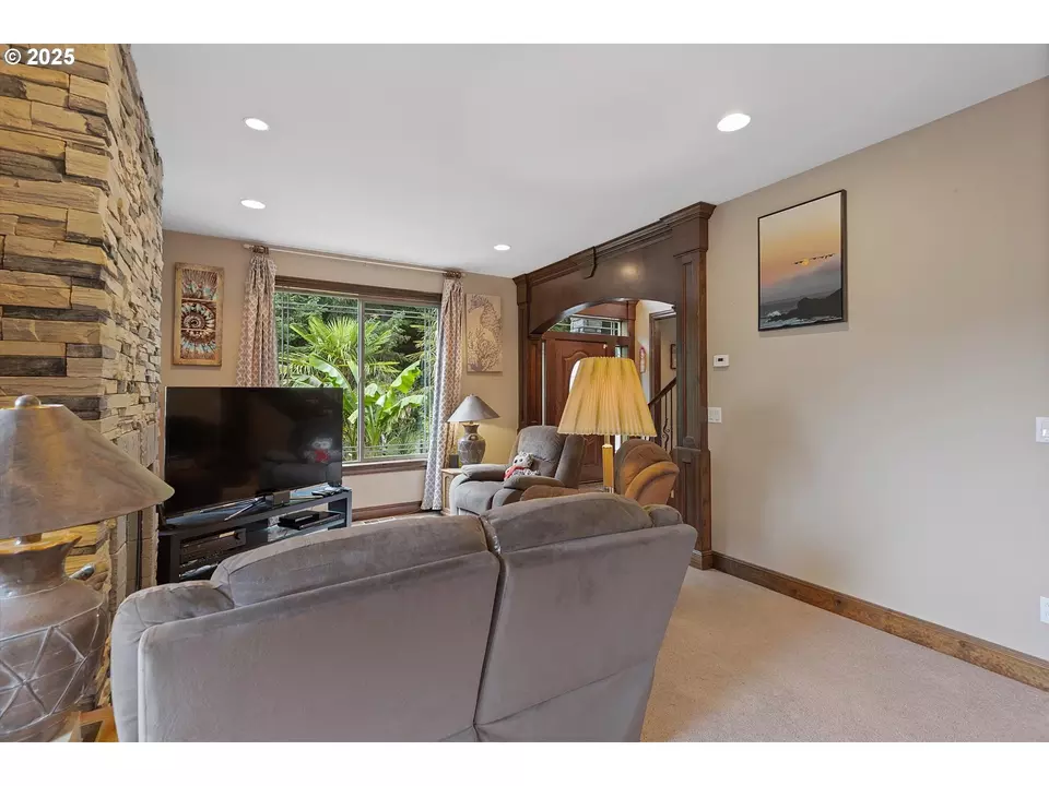 Living - 1280 NE Regatta St, Lincoln City, OR 97367 photo 2 of 3