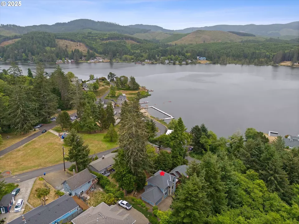 View/Area - 1280 NE Regatta St, Lincoln City, OR 97367 photo 2 of 7